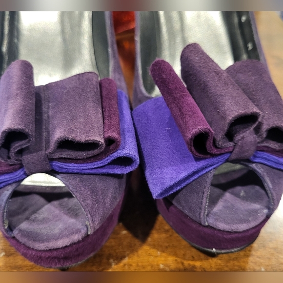 Stuart Weitzman Purple Suede Bow Heels Size 6 - Picture 6 of 6